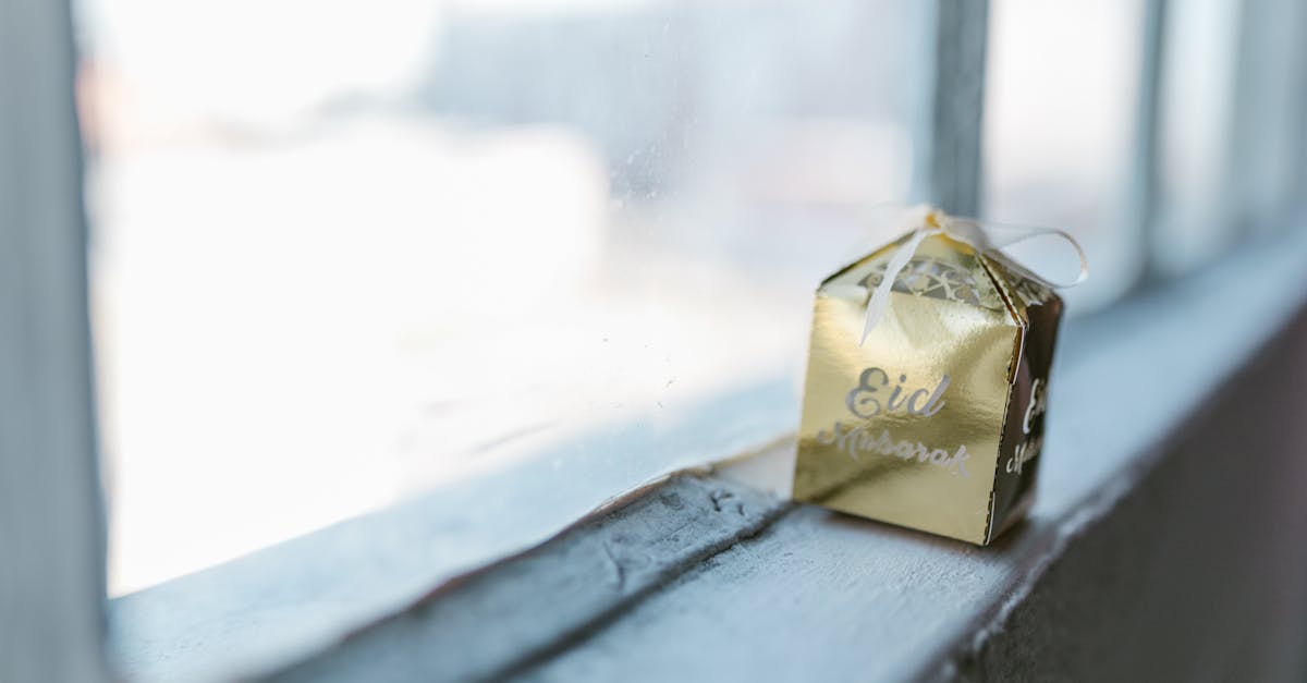 تهنئة حاكم أم القيوين بعيد الفطر لرئيس الدولة