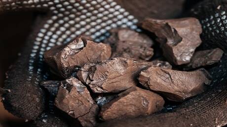 ابتكار روسي يحسن كفاءة الفحم باستخدام مواد مستدامة