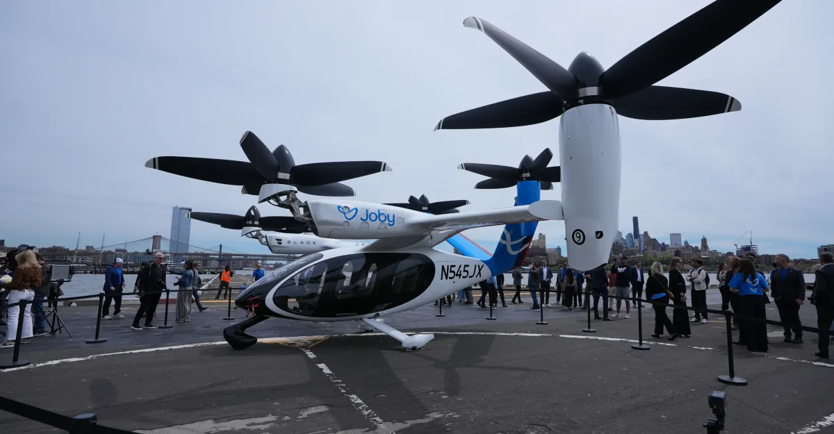 تجربة تاكسيات الهواء الكهربائية في نيويورك