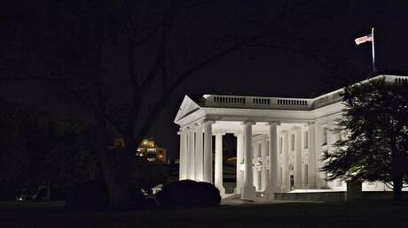 البيت الأبيض يرد على دعوات عزل ترامب