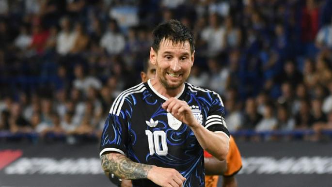 Messi offre un penalty à Otamendi lors d'un match amical