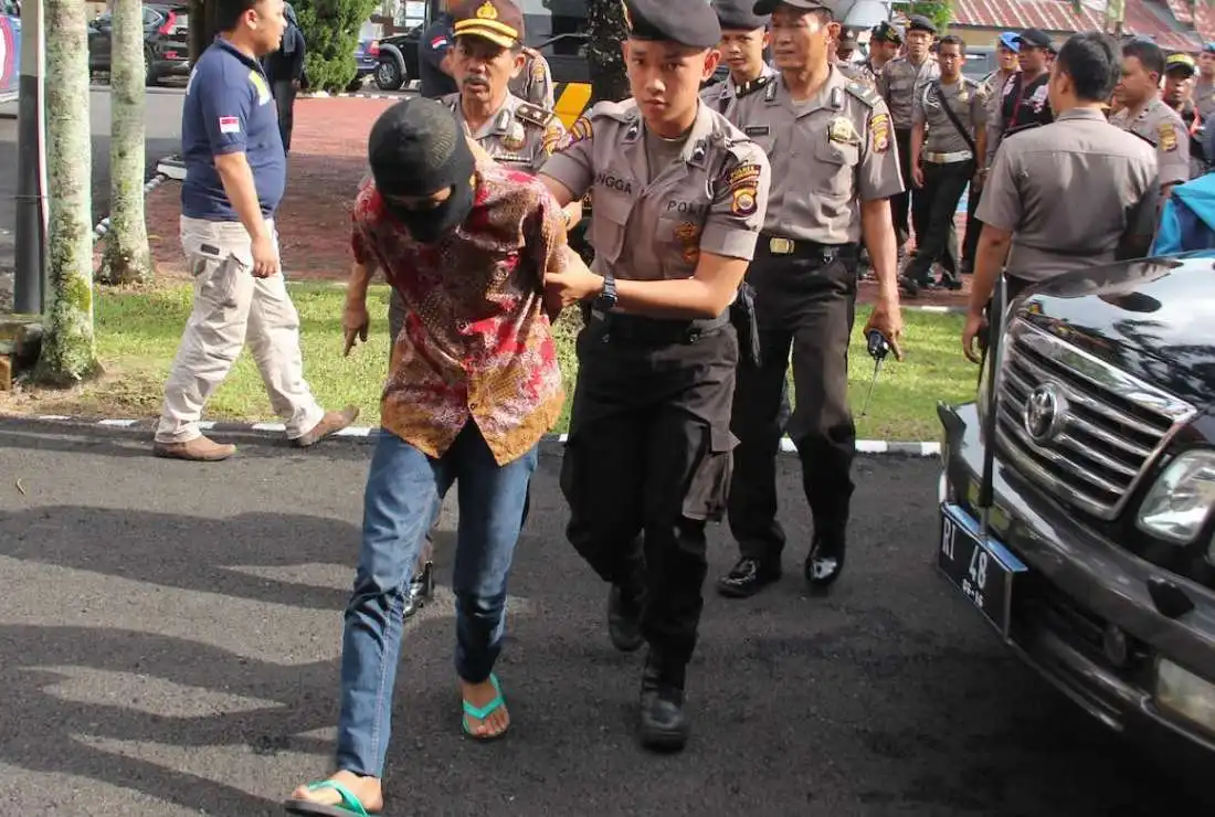 Agression violente à Jakarta : arrestation de quatre suspects