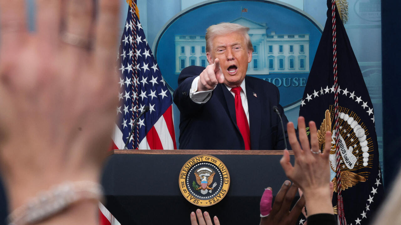 ترامب يهدد إيران بقصف جسور ومحطات الطاقة