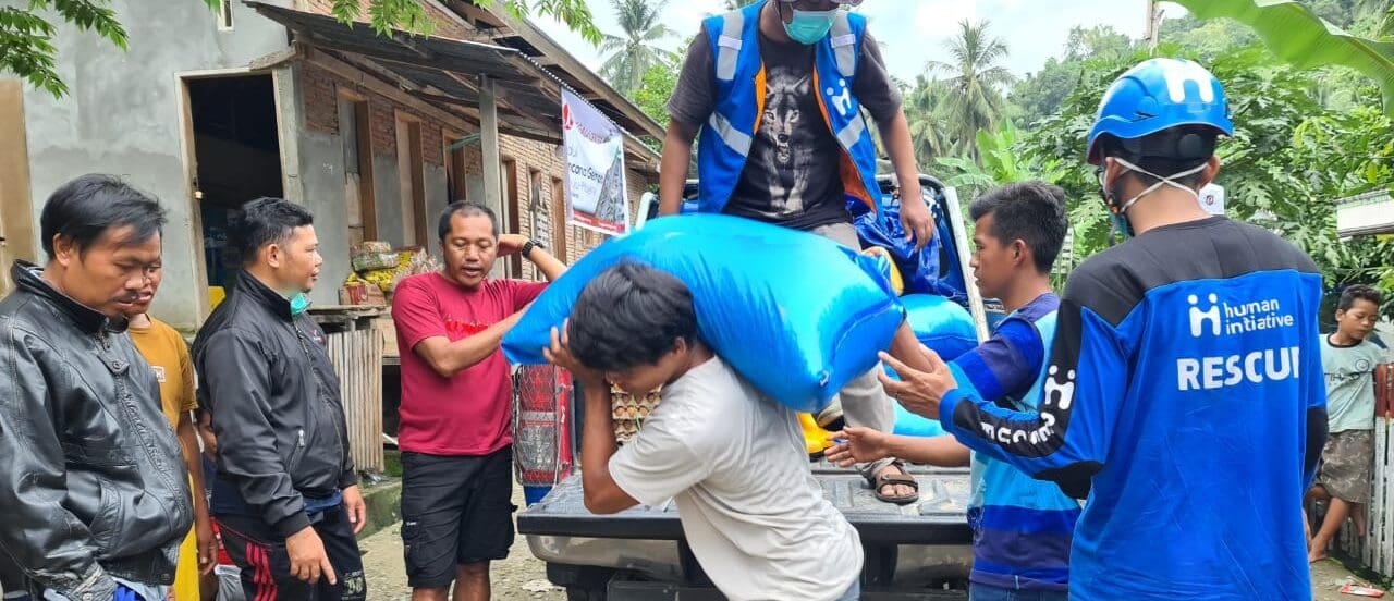 زيارة رئيس وكالة إدارة الكوارث الإندونيسية إلى كنيسة متضررة من زلزال