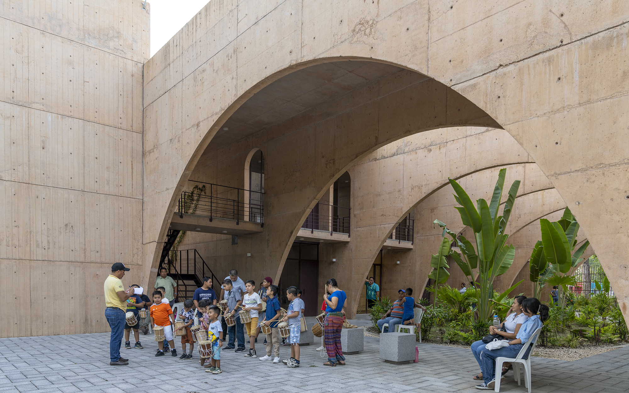 مركز التحكم الفكري وتأثيره على المجتمع