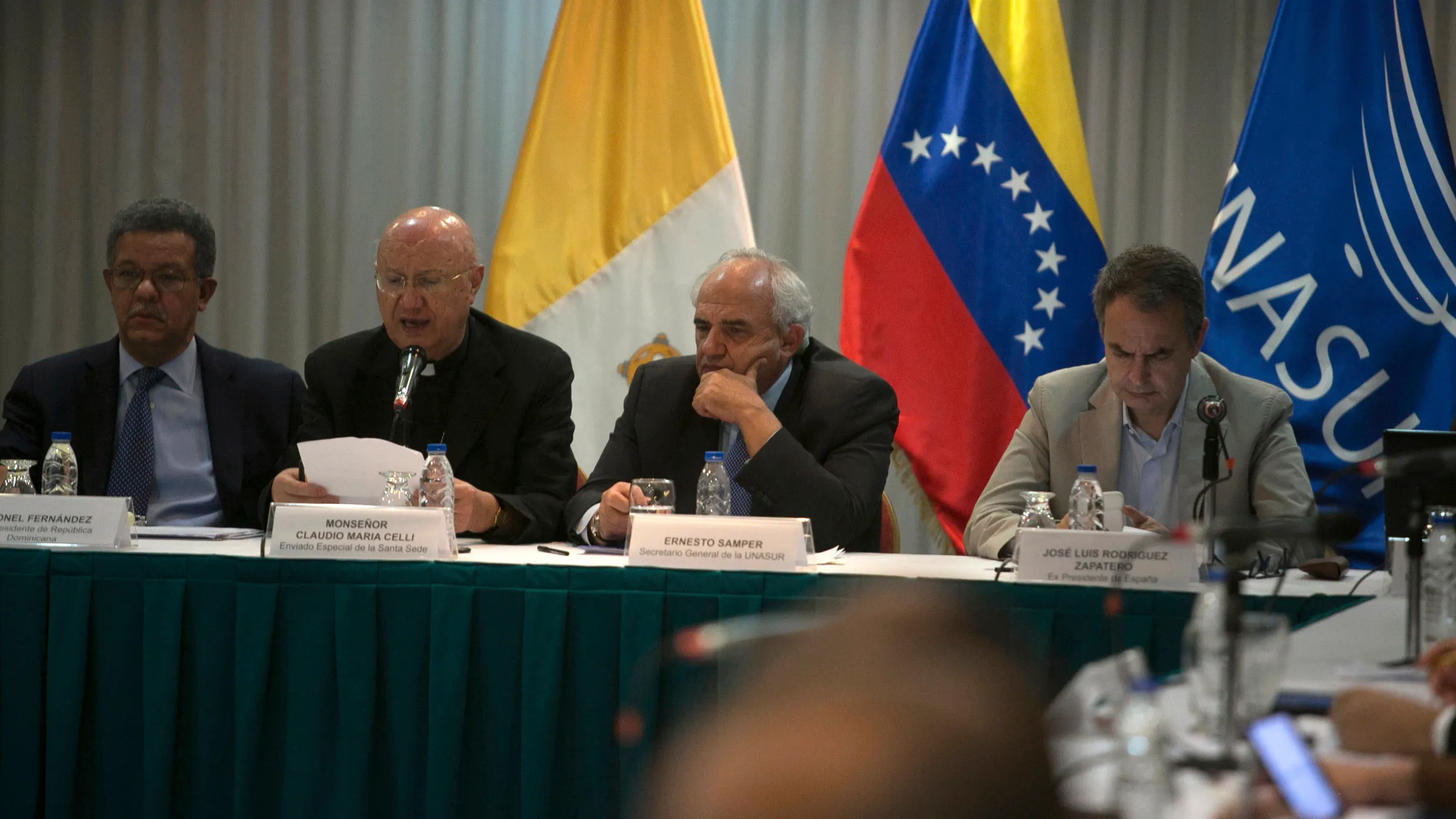 تعاون الحكومة والمعارضة في فنزويلا لحماية الأصول الأمريكية