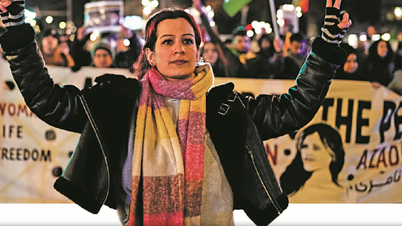 استمرار النظام الإيراني رغم الضغوطات المتزايدة