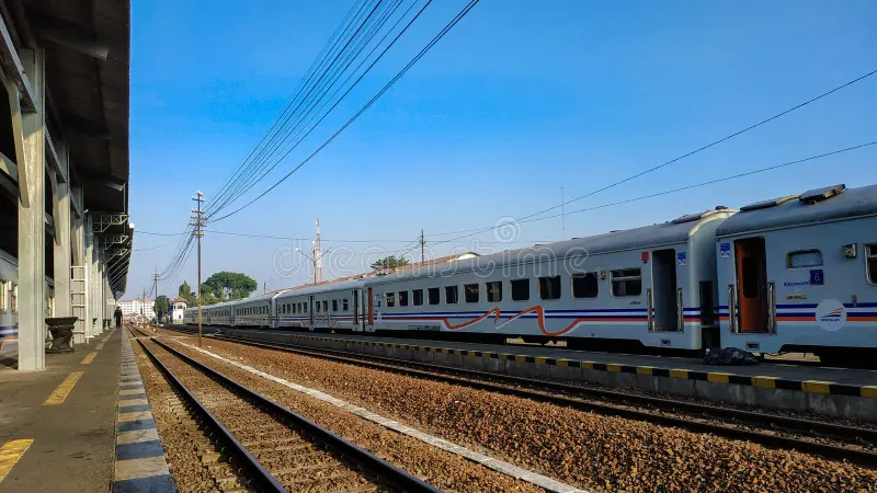 Passenger Return via Trains in Indonesia After Eid