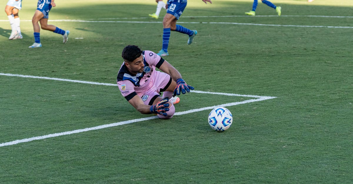 قمة الأهلي وبيراميدز: اختبار صعب وشريف الأحق بالهجوم