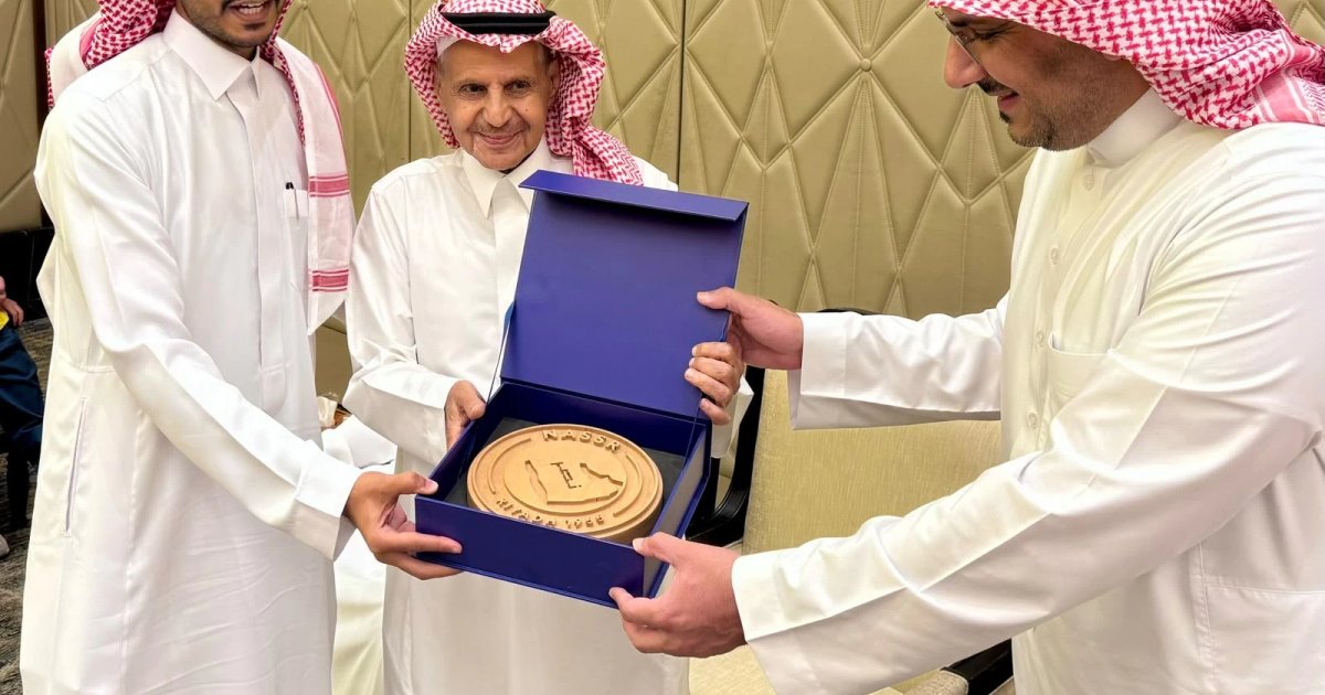 تكريم فهد المشيقح في احتفالية النصر بعد الفوز بالدوري