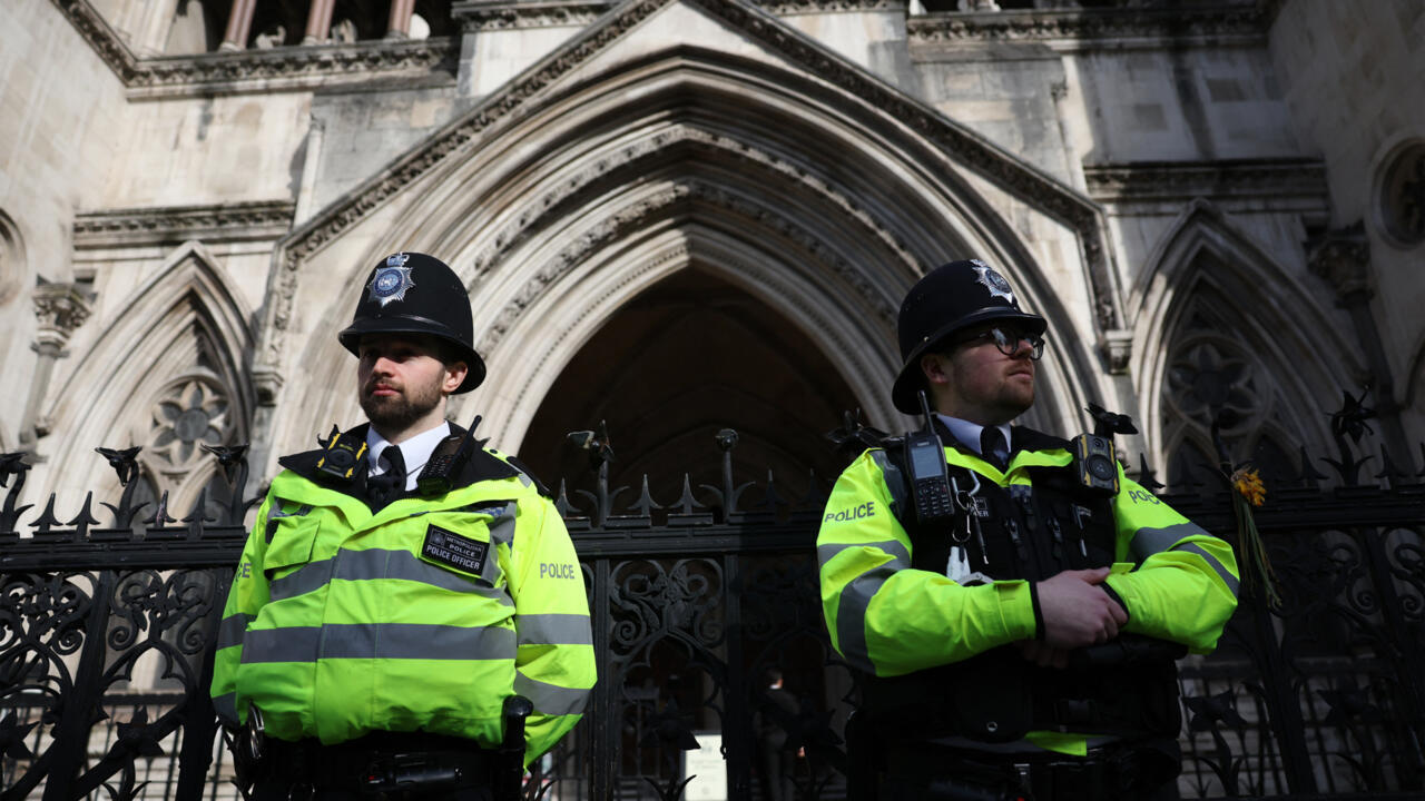 حادثة طعن في لندن: إصابة شخصين والشرطة تصف الهجوم بالإرهابي