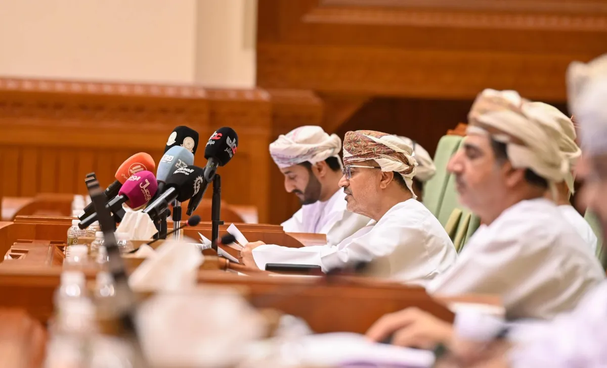 سلطنة عمان تمنع فرض رسوم عبور على السفن بمضيق هرمز