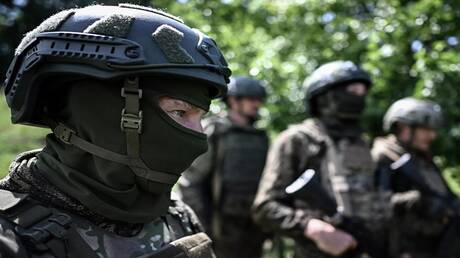 مقاتل روسي يدمر ثلاث نقاط محصنة أوكرانية