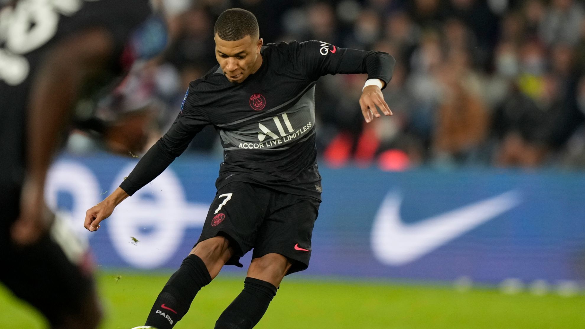 باريس سان جيرمان يبتعد 6 نقاط بعد الفوز على أنجيه