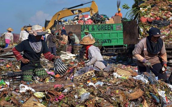 إندونيسيا تقيّم إدارة النفايات في بالي