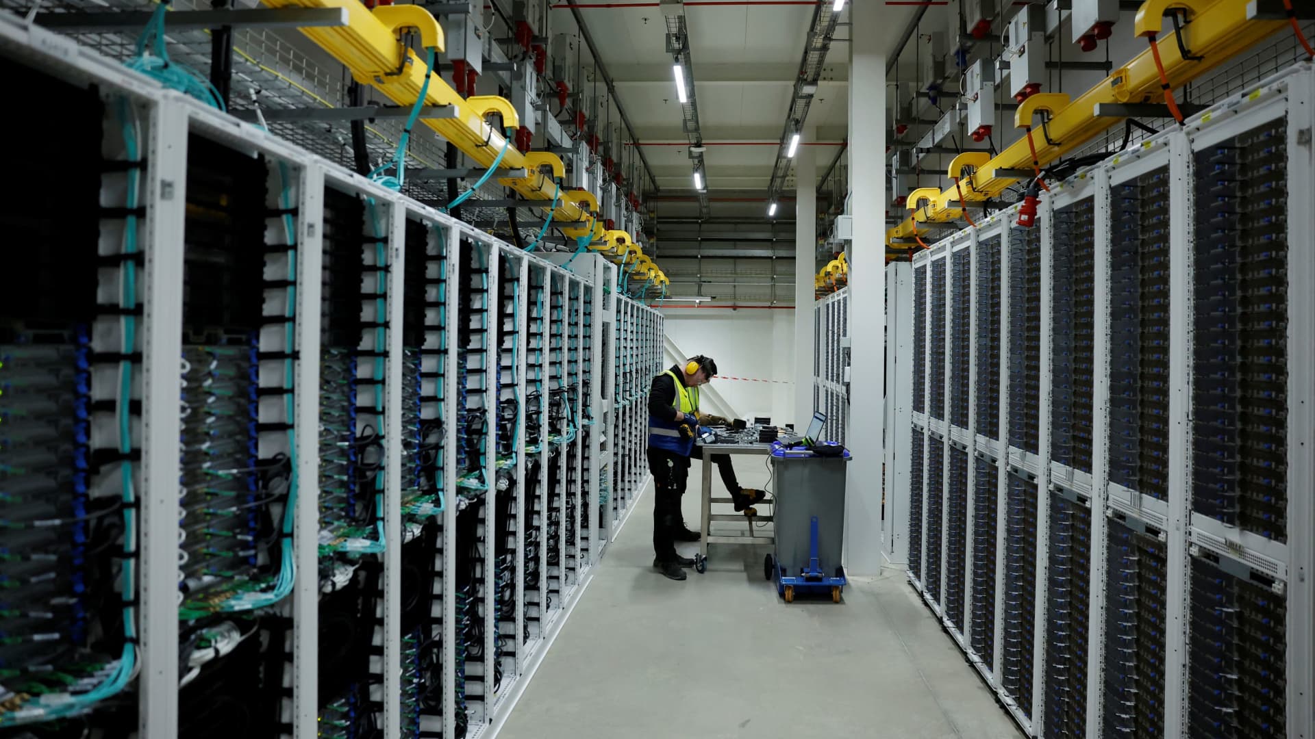 تحديات شركات التأمين في عصر مراكز البيانات الذكية