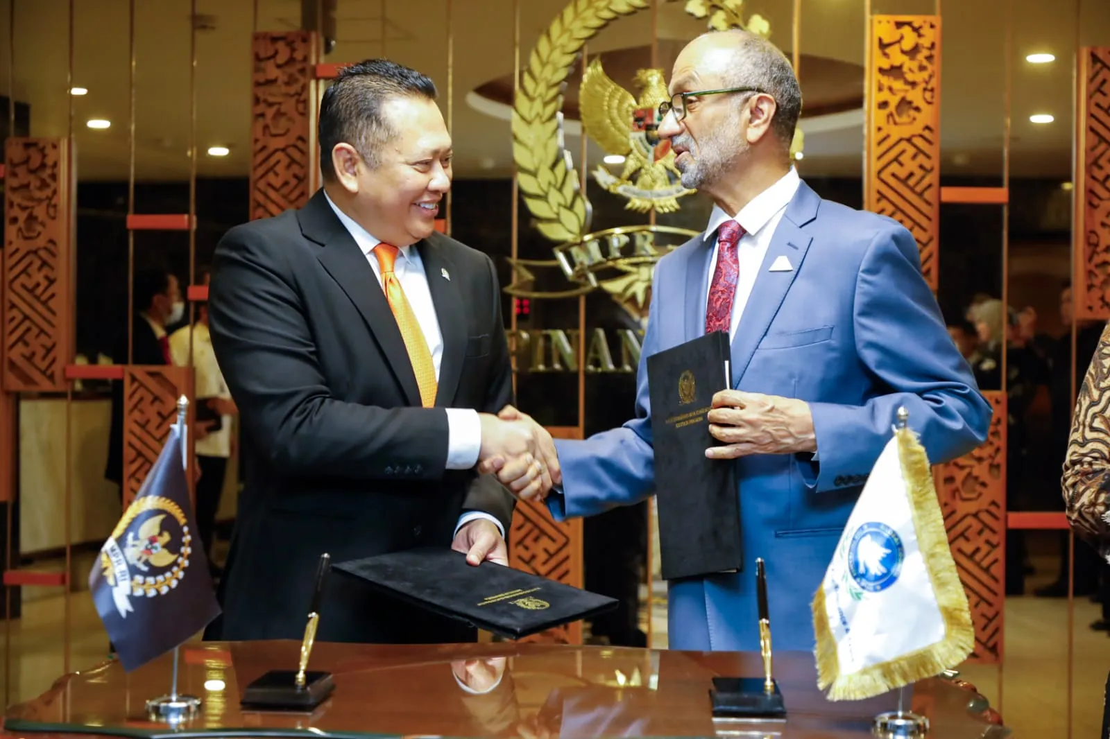 كوكوس البرلمان الإندونيسي يطلق حملة للسلام العالمي