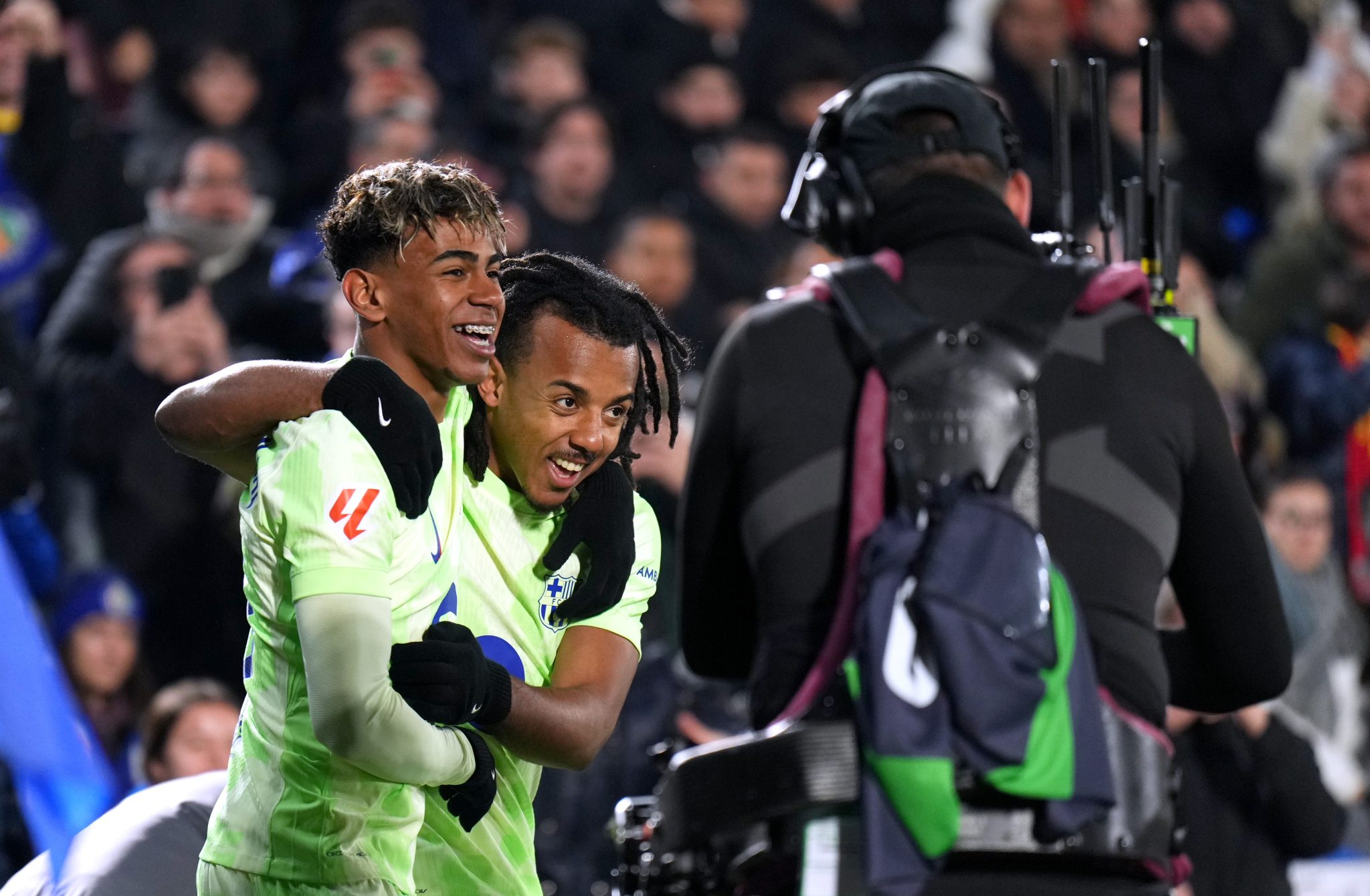 بيدري يتألق في مباراة برشلونة ضد خيتافي