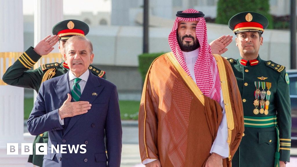 وصول قوات باكستانية إلى السعودية لتعزيز التعاون العسكري