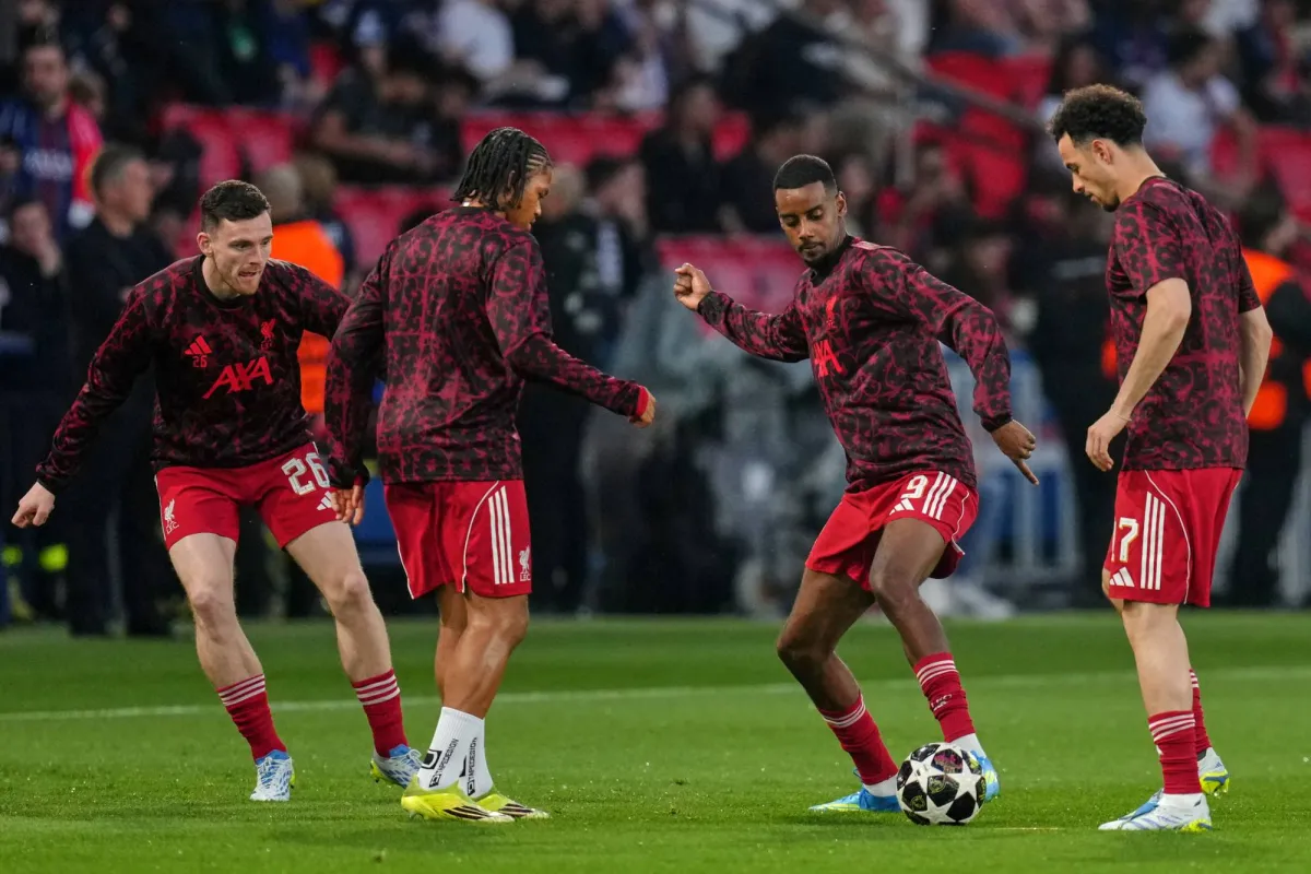 صلاح يجلس على مقاعد البدلاء أمام سان جيرمان