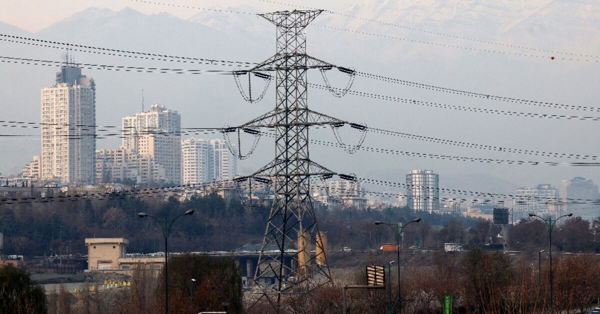 ترامب يهدد بتدمير محطات الطاقة الإيرانية وتأثيرها