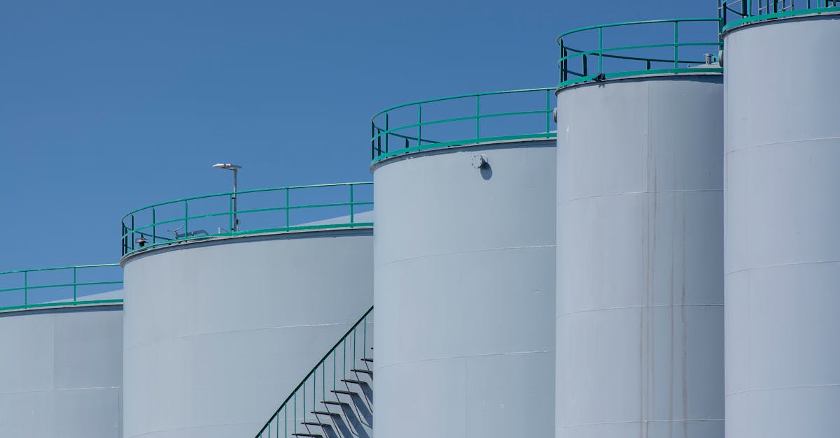 ارتفاع أسعار النفط مع تمديد الحصار الأمريكي على إيران