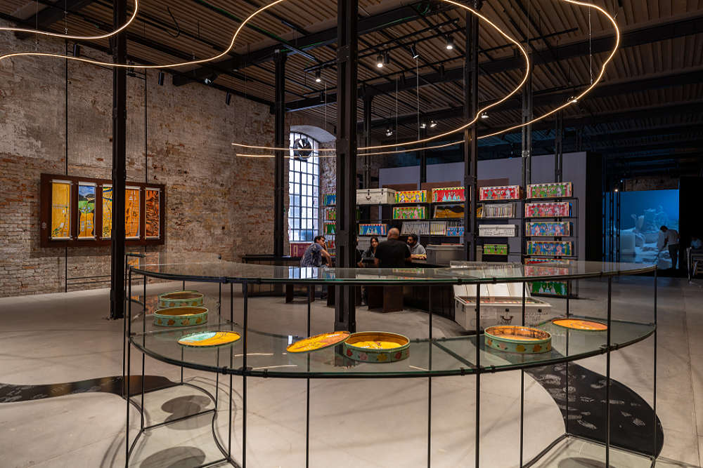 ازدواجية المعايير في بينالي فينيسيا