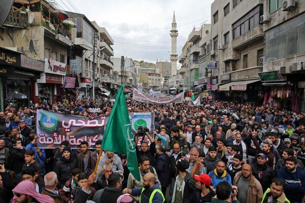 تداعيات صراع الحرسيين والإخوان في السياسة