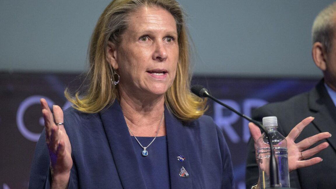 التقدم في برنامج ناسا القمري والشراكات مع الشركات الخاصة