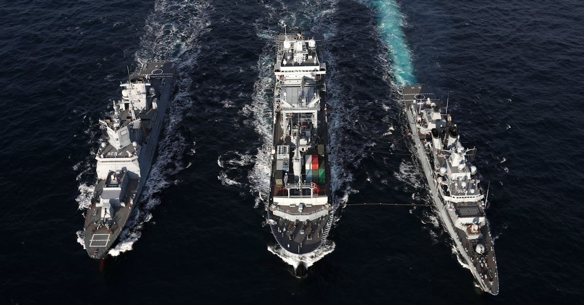 إيران تواصل الهجمات في الخليج قبل مهلة ترامب