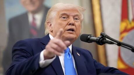 ترامب يكشف عن إرسال أسلحة للإيرانيين