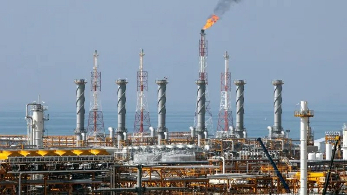 إسرائيل تهاجم منشأة بتروكيماوية إيرانية