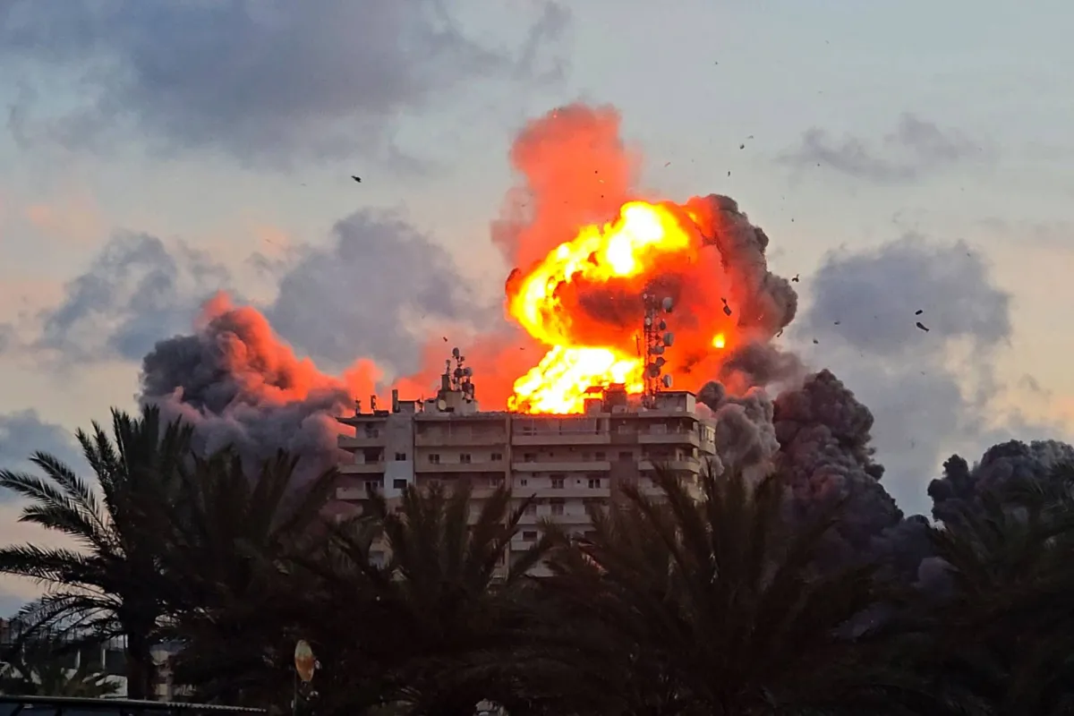 Israël cible le Hezbollah au Liban malgré le cessez-le-feu