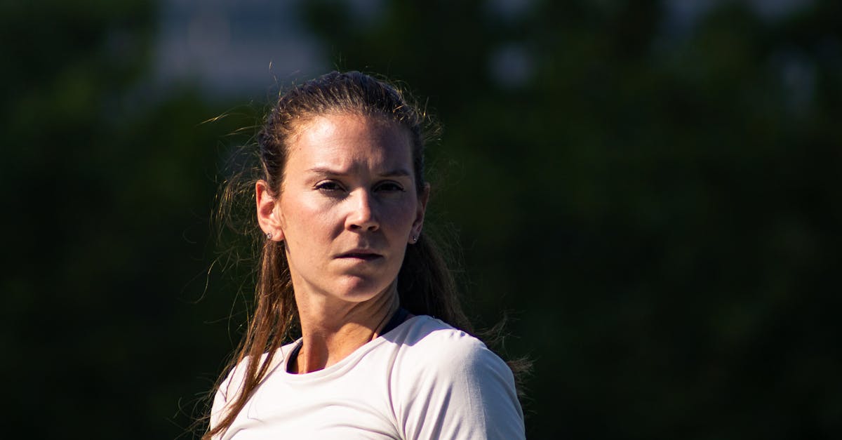 Iga Swiatek Advances to Third Round at Roland Garros