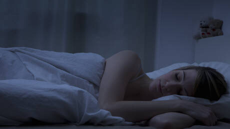 دراسة فنلندية تكشف علاقة موعد النوم بصحة القلب