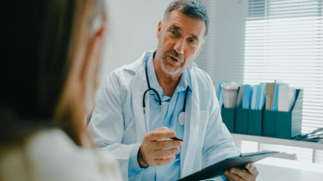 أطعمة شائعة قد تكون أخطر من التدخين