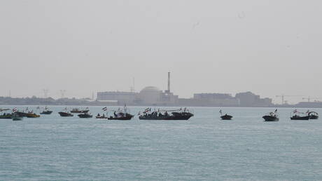 أول سفينتين تعبران مضيق هرمز بعد الهدنة الإيرانية