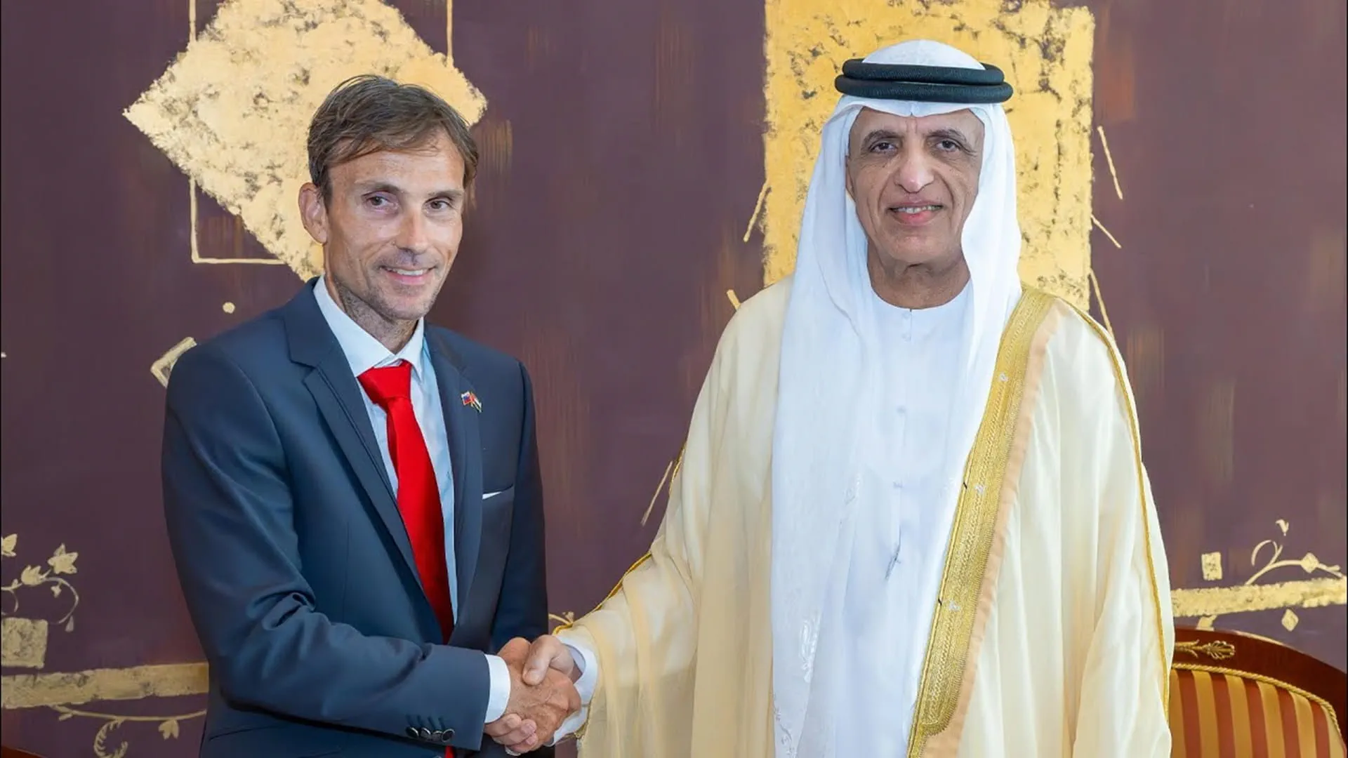 Accueillir le ministre émirati et l'ambassadeur du Qatar