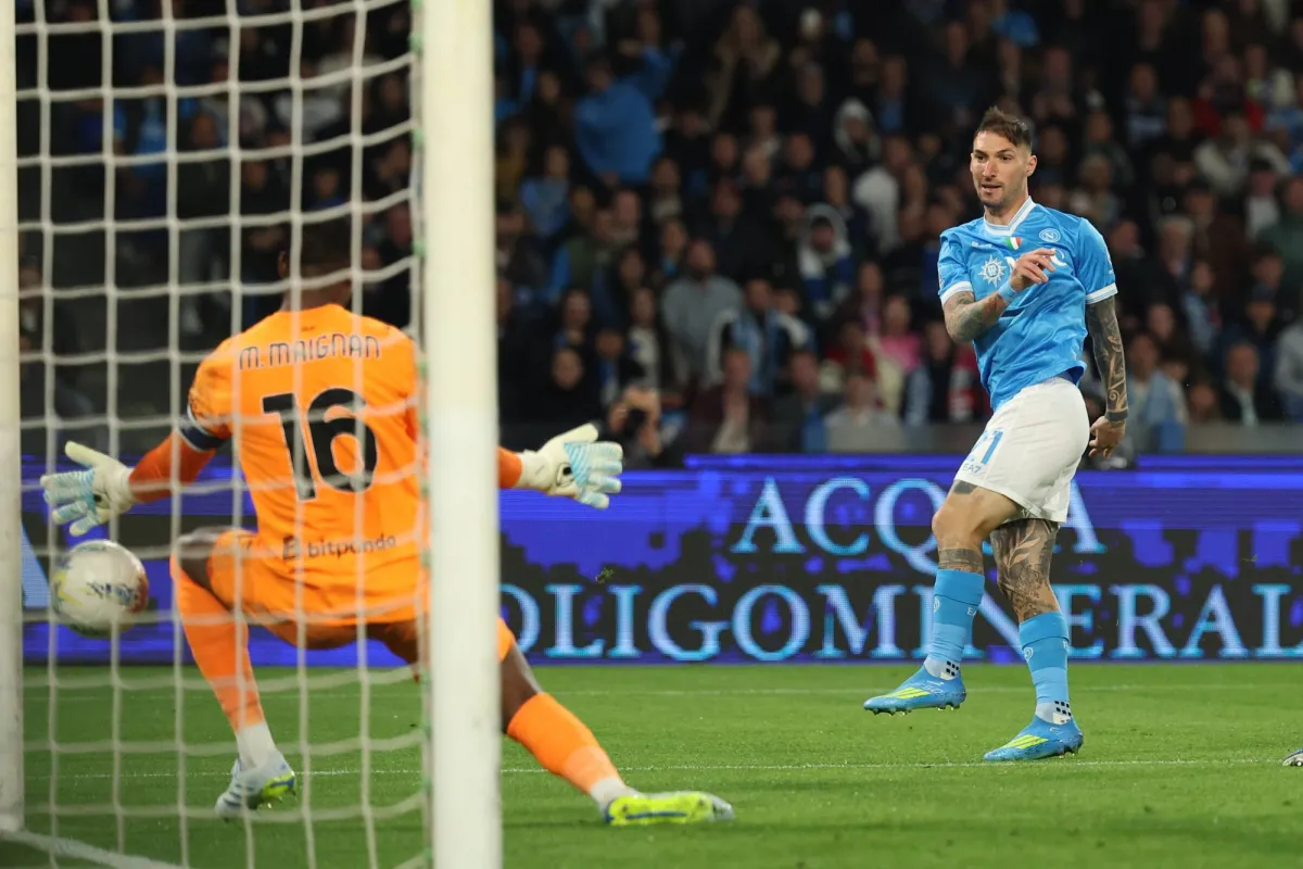 نابولي يحقق فوزاً ثميناً على ميلان في الدوري الإيطالي