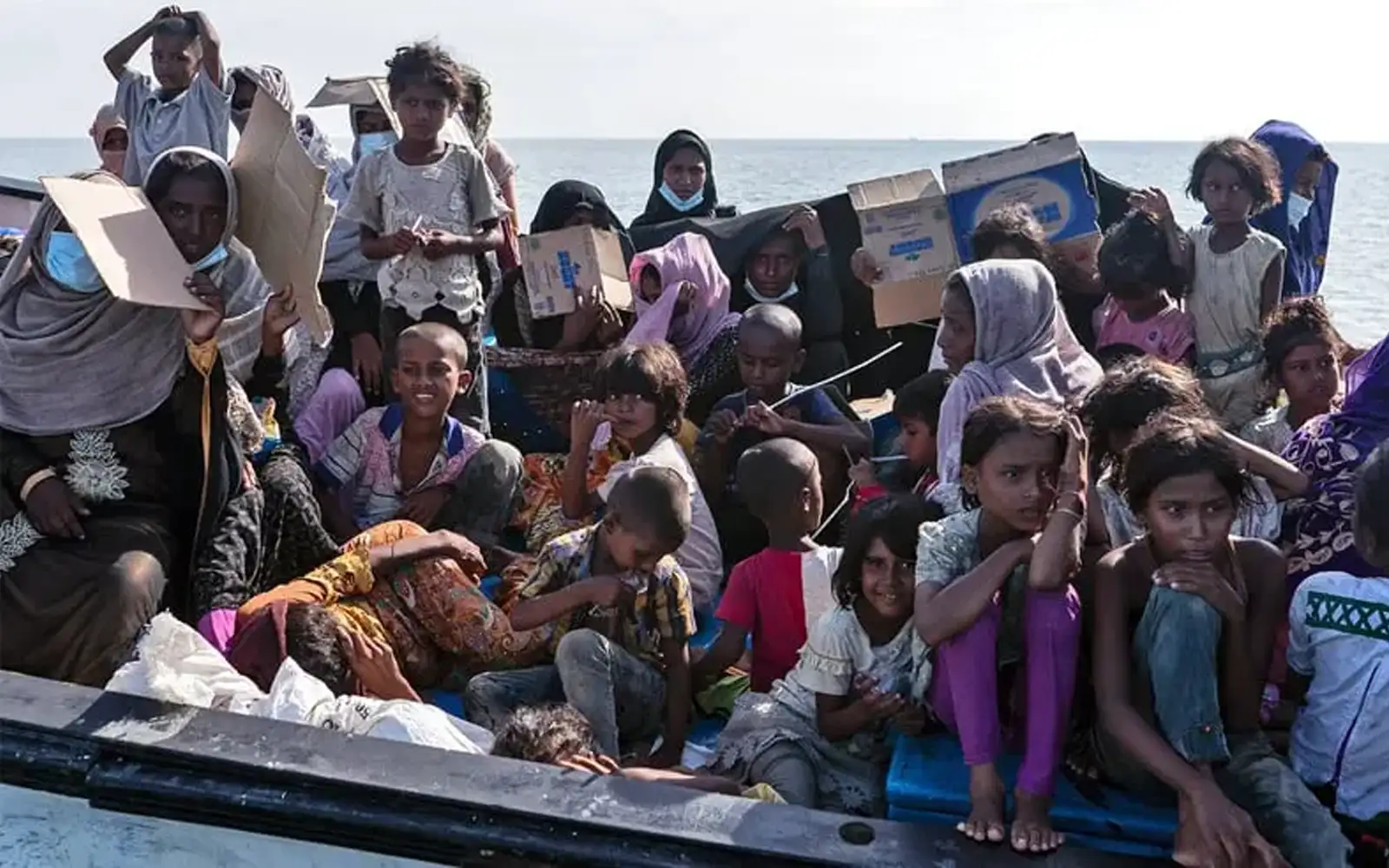 غرق قارب ركاب في إندونيسيا: 27 مفقوداً