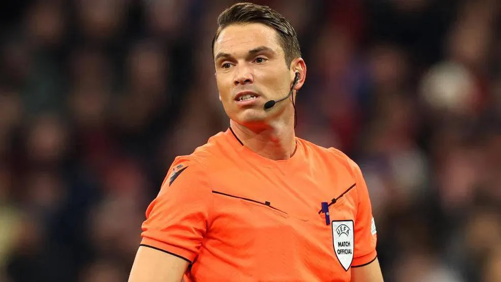 حكم سويسري يقود مباراة سان جيرمان وبايرن