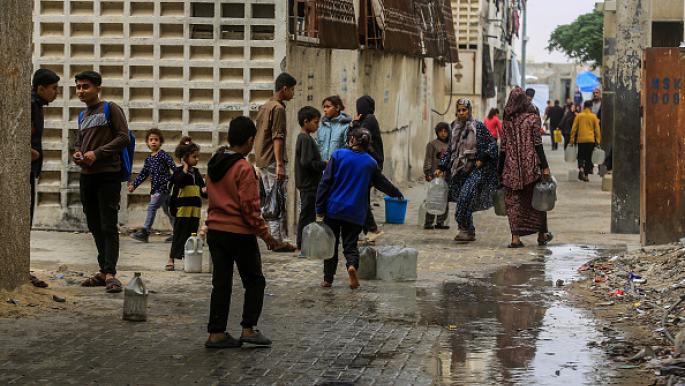 استشهاد طفل وإصابة شاب في قصف إسرائيلي بخانيونس