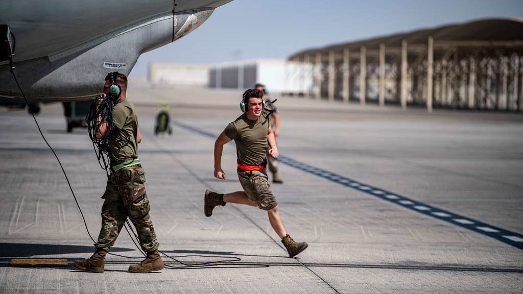 إصابة عامل غاني في أبوظبي بسبب شظايا دفاعات جوية