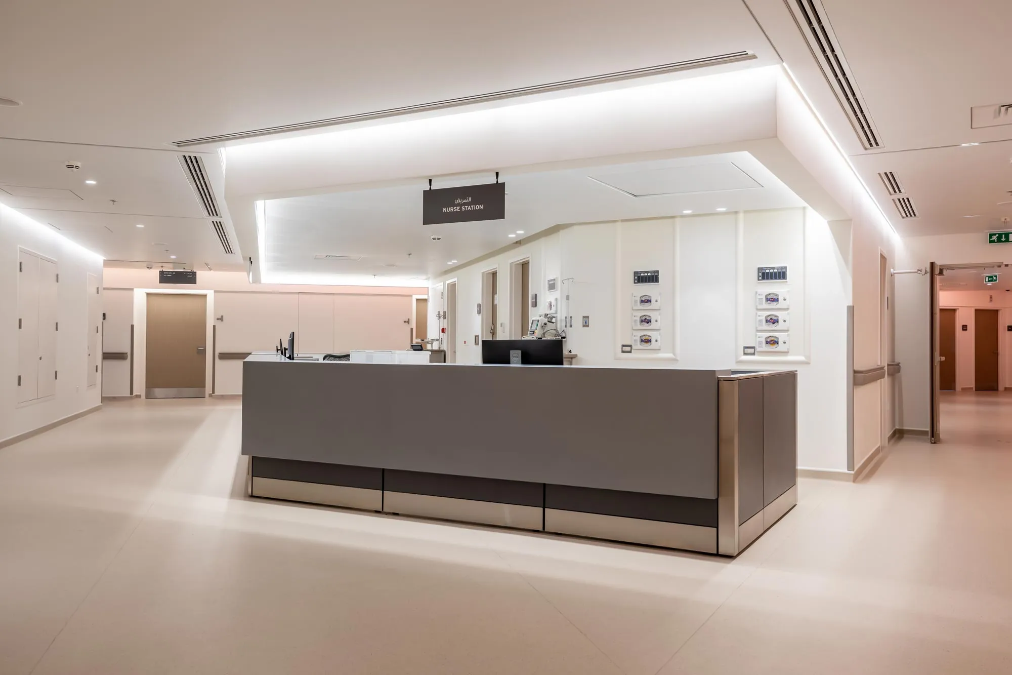 Ehrung des Chefs der Operationsabteilung im Salman Krankenhaus