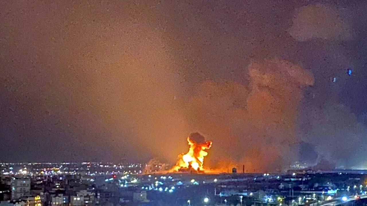 مفاوضات ترمب مع إيران وسط مبادرة باكستانية