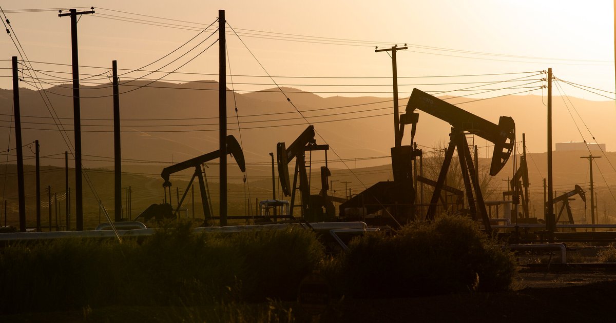 انخفاض أسعار النفط وتأثيراته على الاقتصاد العالمي