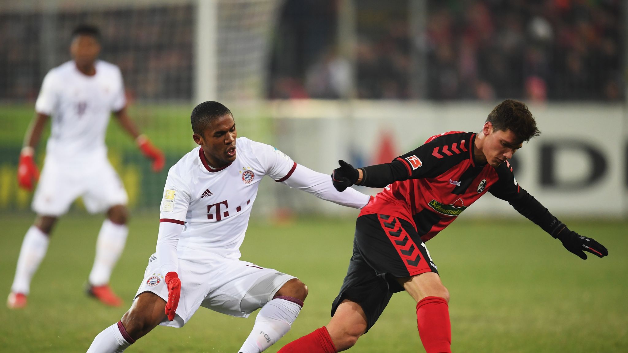 بايرن ميونيخ يتصدر الدوري الألماني بعد الفوز على فرايبورغ