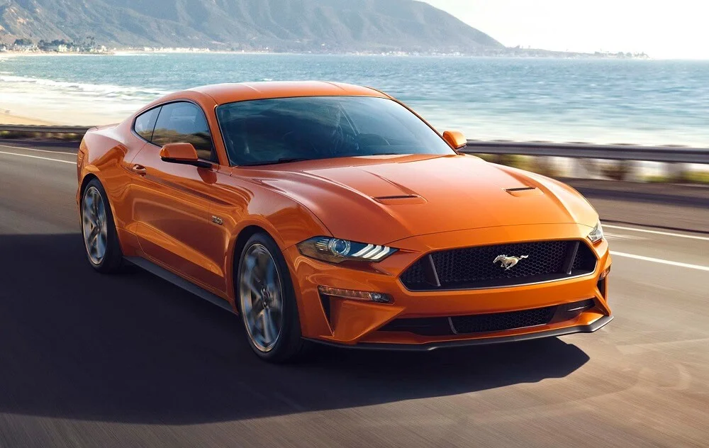 مقارنة فورد موستانغ ودودج تشارجر: الأداء والتكنولوجيا