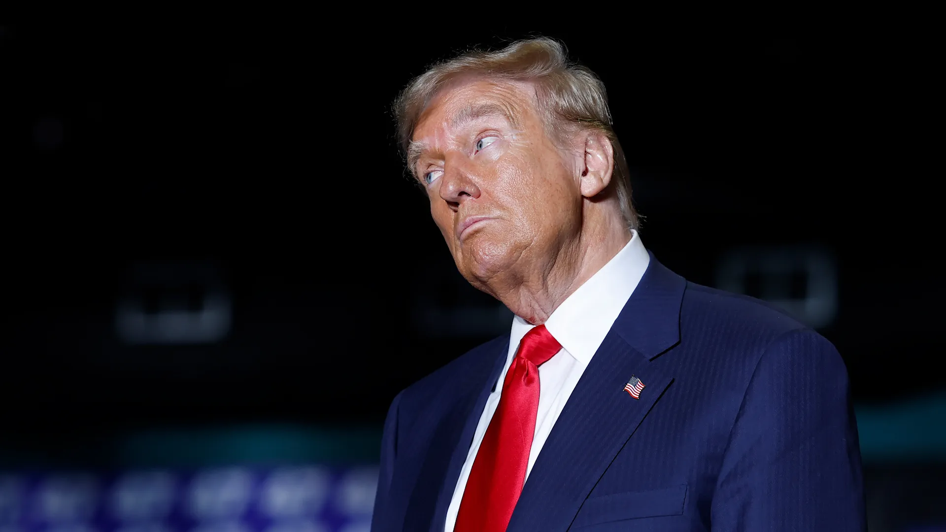 ترامب يسخر من المسلمين في تغريدة مثيرة للجدل