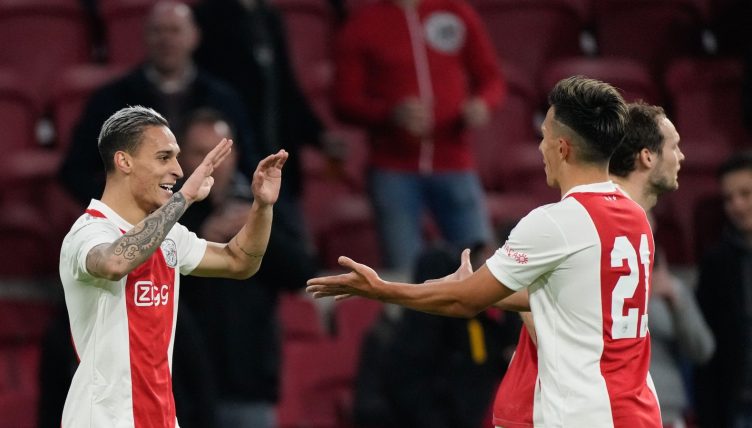 تفاصيل صفقة مانشستر يونايتد مع أياكس والنزاع المالي